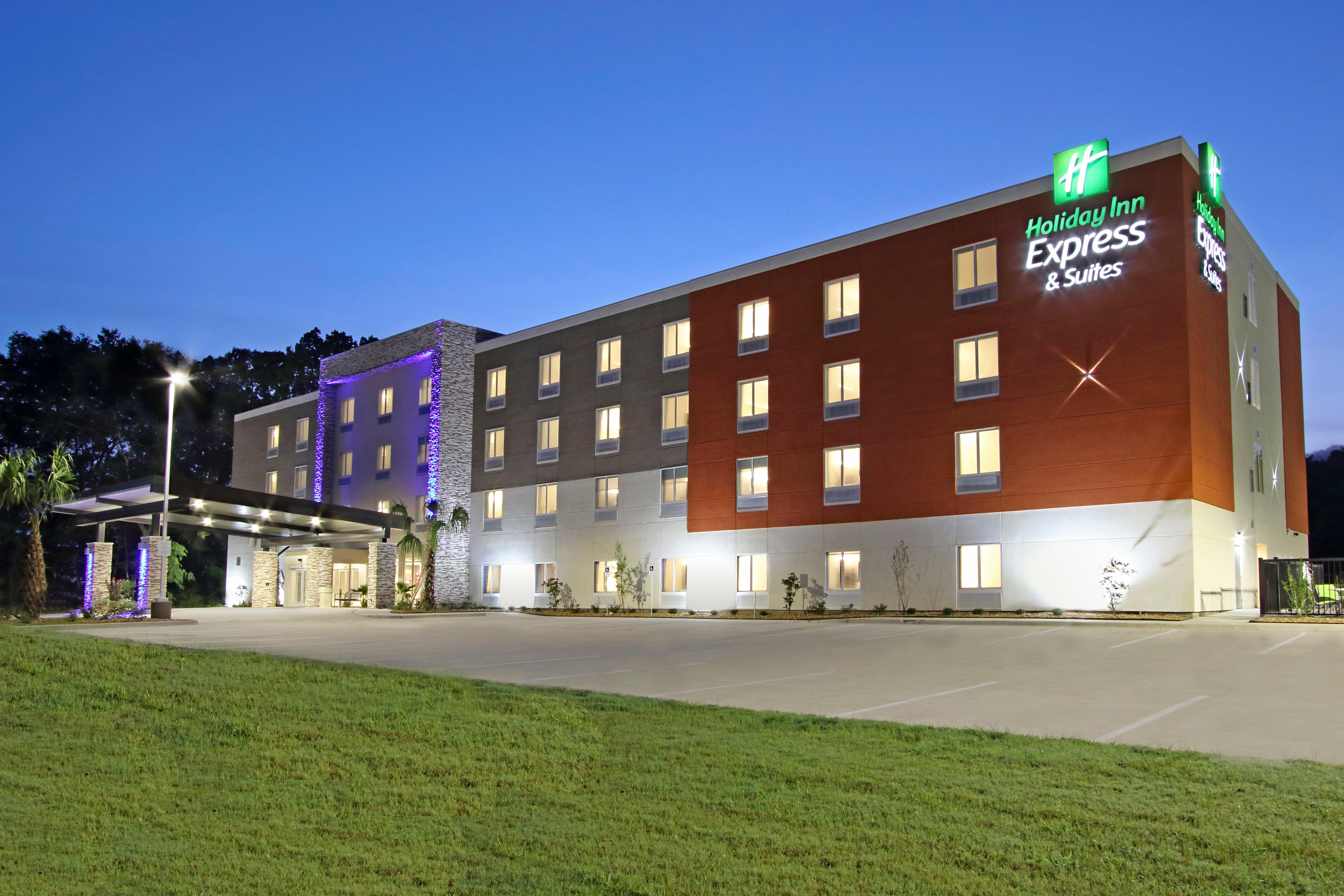 Holiday Inn Express & Suites Columbus North By Ihg Exterior photo